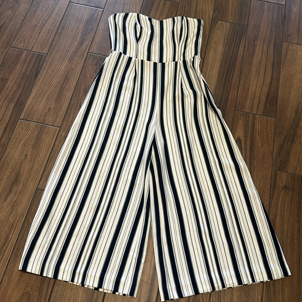 H&M jumpsuit white and blue striped size 8 cropped pant with or without strap